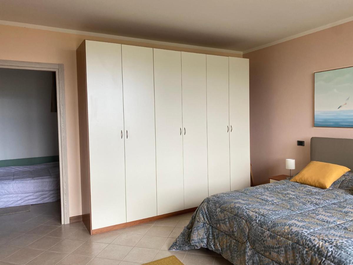 Flowers & Garden Apartment Con Vista Lago Manerba del Garda Extérieur photo