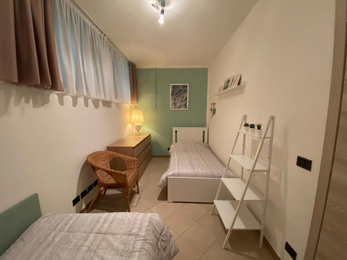 Flowers & Garden Apartment Con Vista Lago Manerba del Garda Extérieur photo